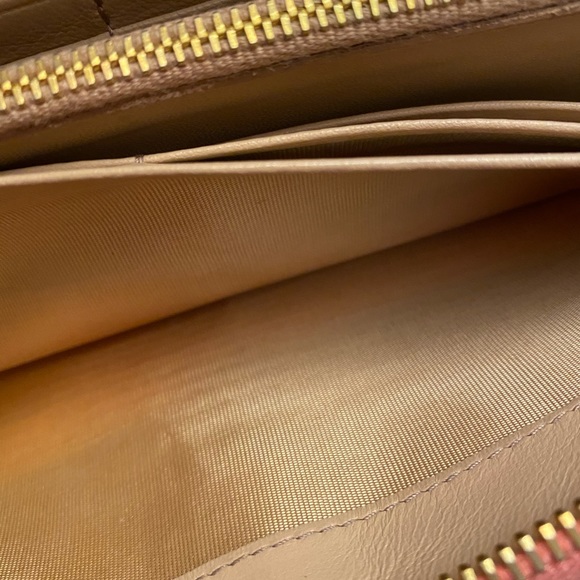 authentic PRADA Wallet Around Leather - Picture 9 of 16